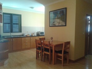 Dining - BARROS APARTMENT: Offers views of the ocean and mountains—visit Madeira’s many attractions. (Estreito De Câmara)