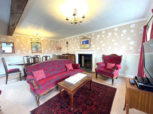 TV, DVD player, ping pong, video library - Etive View Suite with amazing views down Loch Etive and the hills beyond. (Taynuilt)