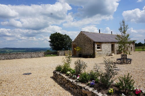 The Milking Parlour - A luxurious retreat for two and one well behaved dog.