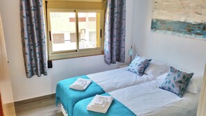 2 slaapkamers, een strijkplank/strijkijzer, gratis wifi, beddengoed