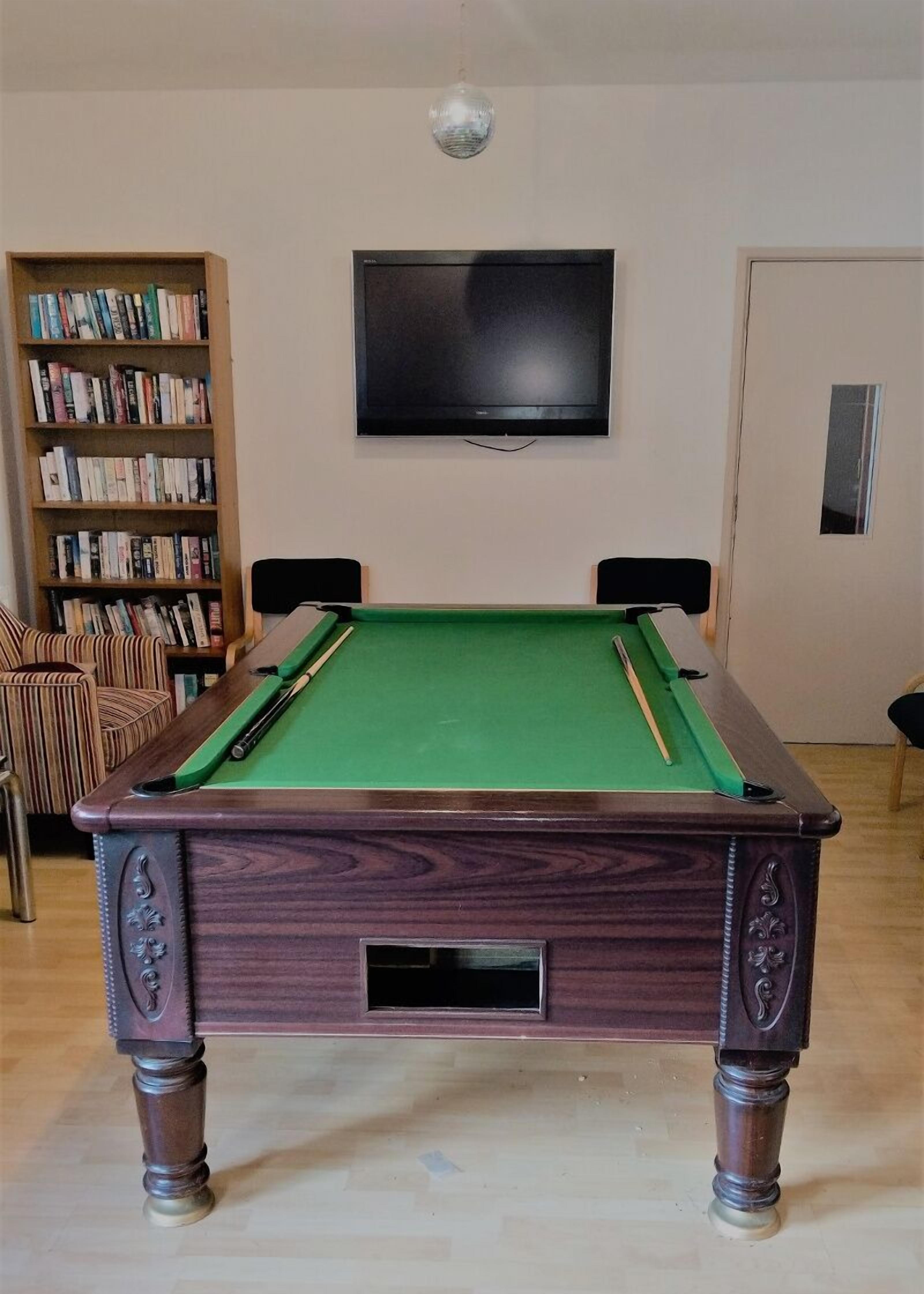 Spacious two-bedroomed fully-accessible lodge with lake view in rural idyll