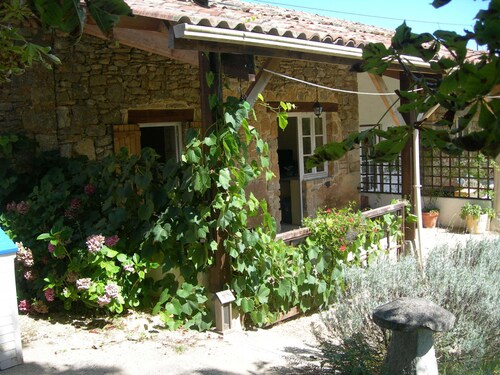 Gites de Peyrounou, Le Chêne, comfortable and spacious 4 bedroom gîte.
