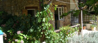 Gîtes de Peyrounou, Le Chêne. Pour des vacances faites à la main.