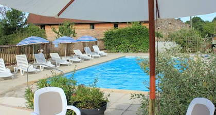 Gites de Peyrounou, Le ChĂȘne, comfortable and spacious 4 bedroom gĂźte.