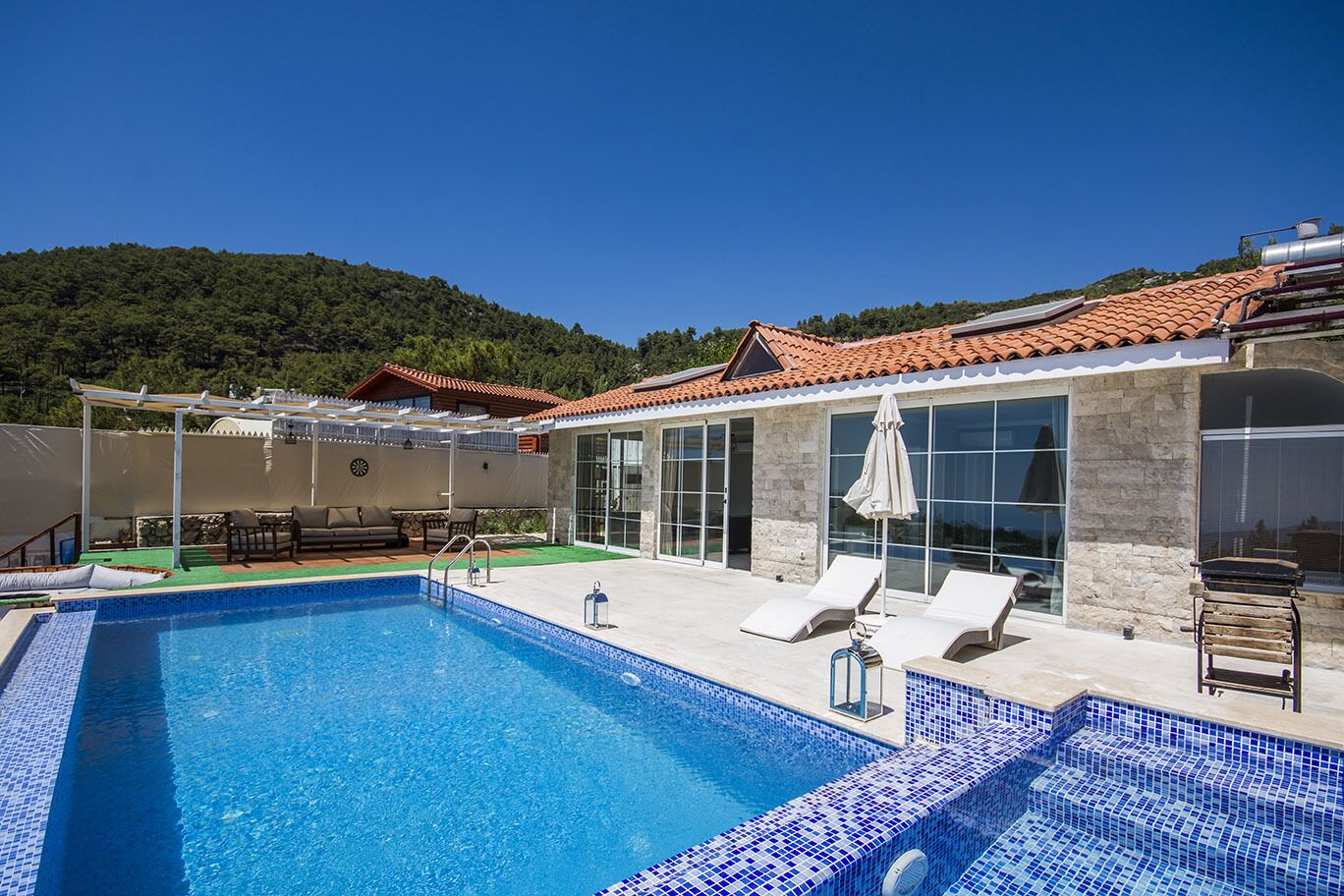 Secluded 1 Bedroom Villa with Magnificent Sea Views and Infinity Pool