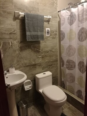 Bathroom - ARCOPATA APARMENTS, CUSCO HISTORICAL CENTER (Cusco)