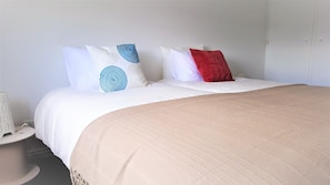 2 bedrooms, iron/ironing board, Internet, bed sheets