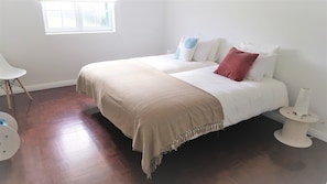 2 habitaciones, tabla de planchar con plancha, internet y ropa de cama 