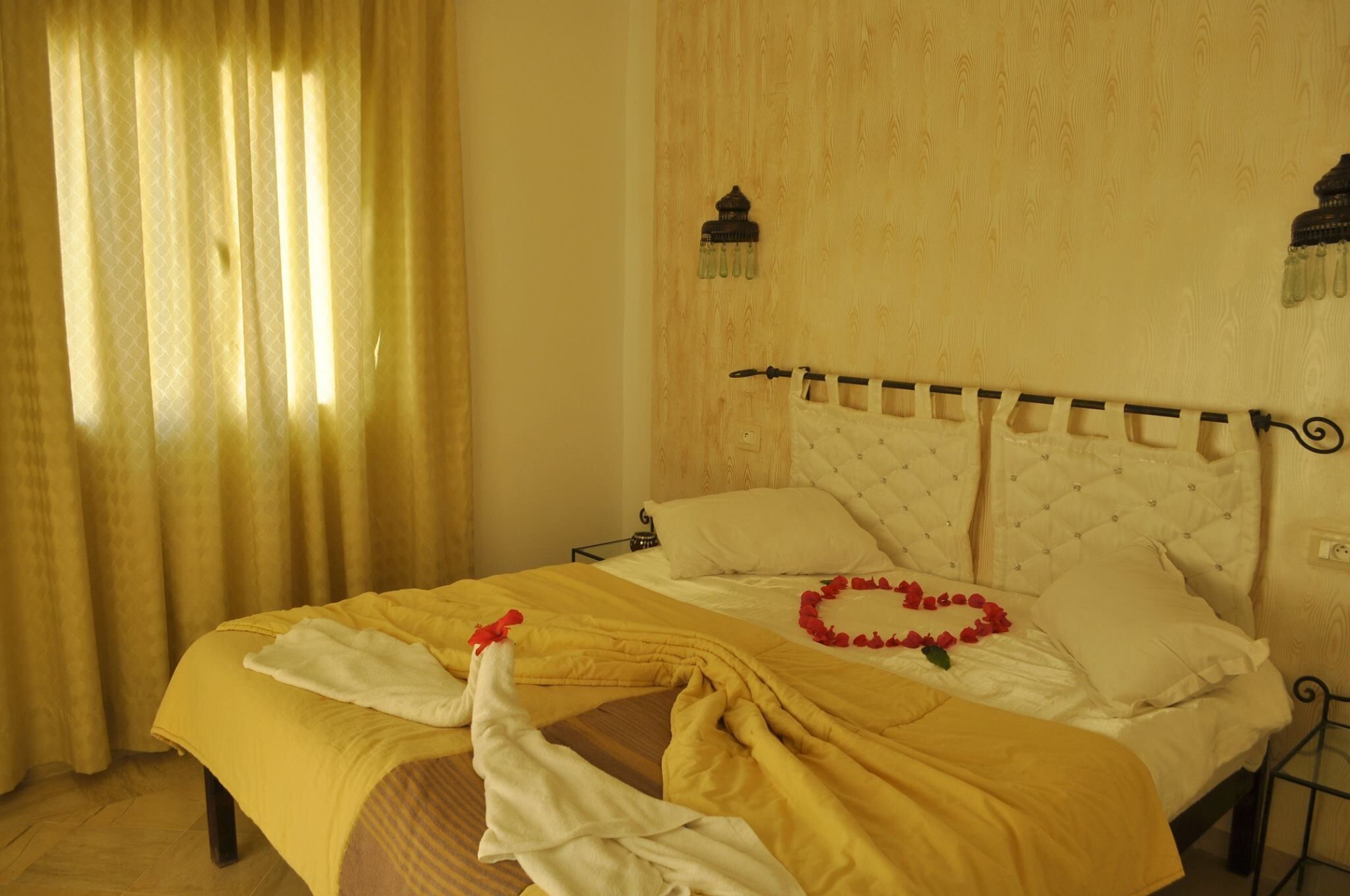 2 多间卧室、上网接入、床单