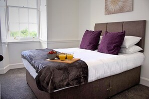 2 عدّة غرف نوم ومكواة/لوح كي وواي فاي مجانًا وملاءات أسرّة