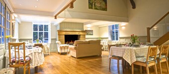 Stilig leilighet som kombinerer moderne chic med karakter og komfort