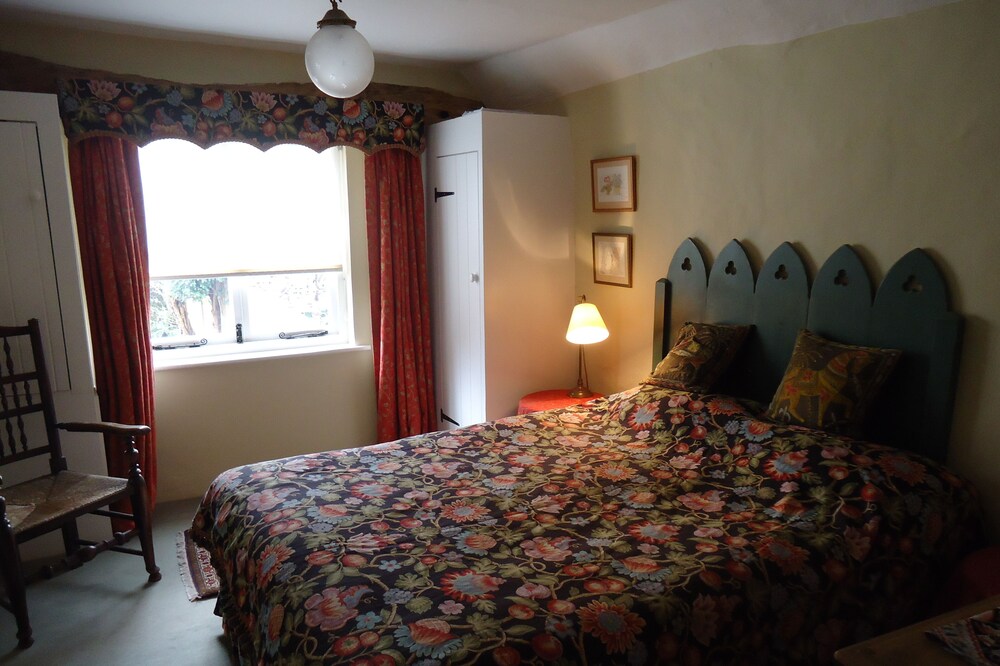 Unique c16th two double-bed apartment in The Chilterns near Oxford and Henley