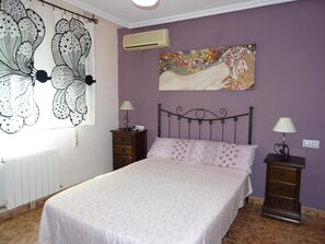 3 bedrooms, bed sheets