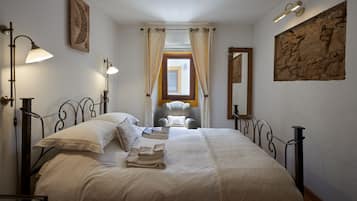 1 habitación, tabla de planchar con plancha, wifi y ropa de cama