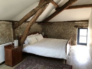 3 bedrooms, iron/ironing board, free WiFi, bed sheets - Charming 3 bedroom gite in a beautiful village on the River Lot (Albas)