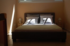 2 bedrooms, iron/ironing board, travel cot, free WiFi
