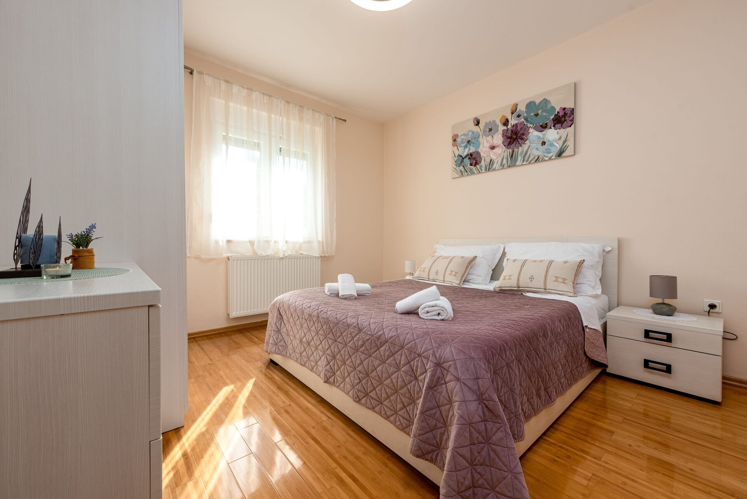 6 habitaciones, tabla de planchar con plancha y wifi gratis 