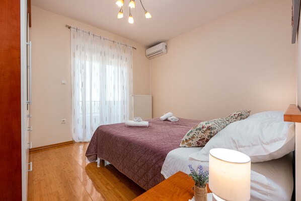6 bedrooms, iron/ironing board, free WiFi, bed sheets