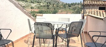 Casa Lola en Beceite rodeados de montañas y ríos