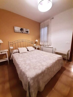 5 室のベッドルーム、アイロン / アイロン台、旅行用ベビーベッド、WiFi (無料)