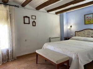 5 chambres, fer et planche à repasser, lit parapluie, Wi-Fi gratuit