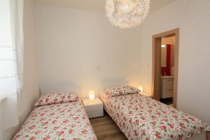 3 bedrooms, iron/ironing board, internet, bed sheets - Fiora delux M Premantura (Premantura)