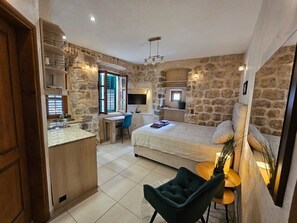 1 غرفة نوم ومكواة/لوح كي وسرير سفر وواي فاي مجانًا