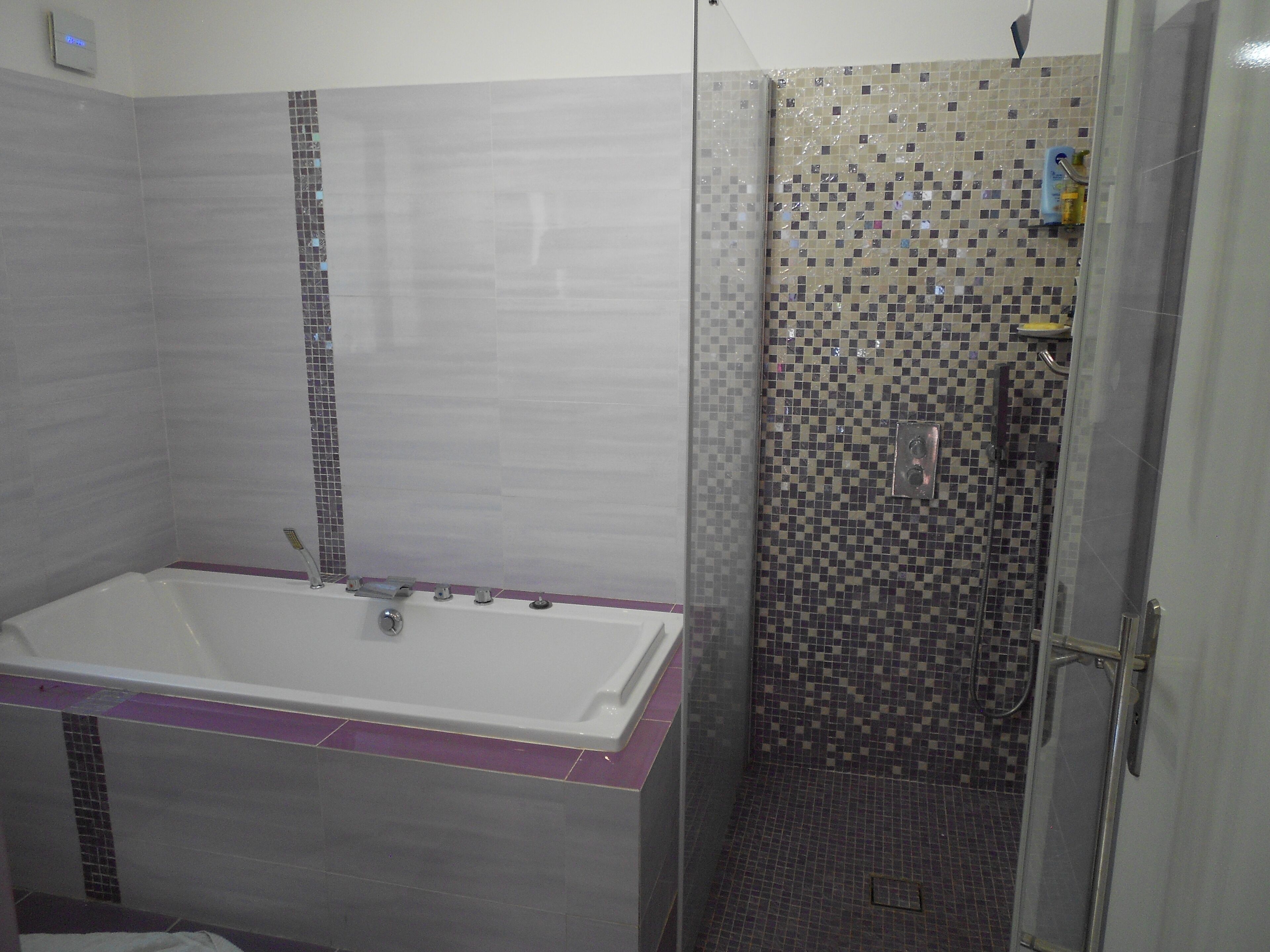 PARENTAL SUITE WITH SHOWER AND BATH