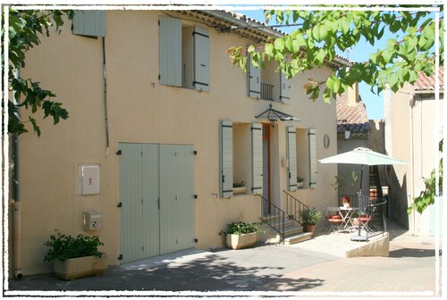Charming Hilltop Accommodation With Outstanding Views