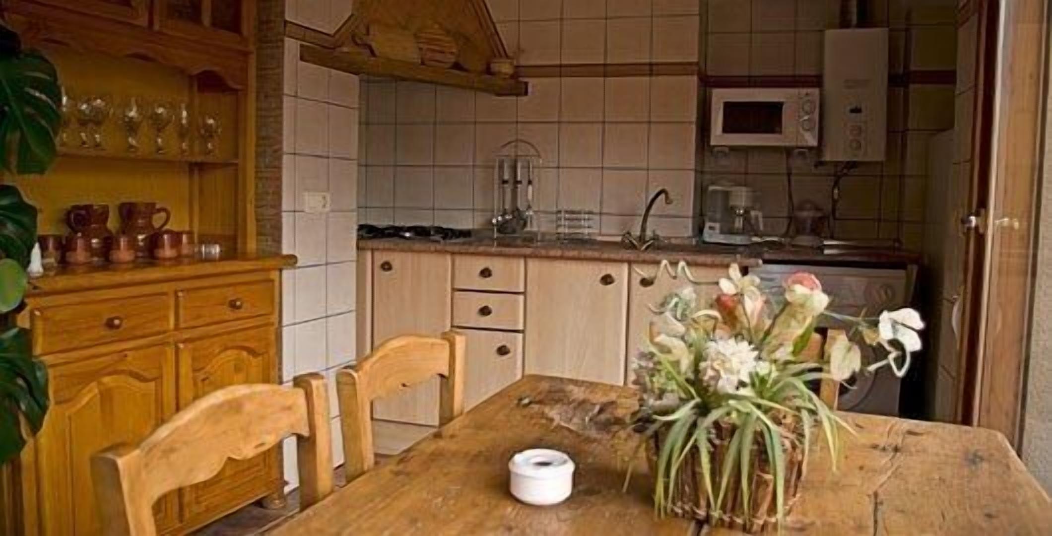 Frigorífic, microones, forn i placa de cuina 