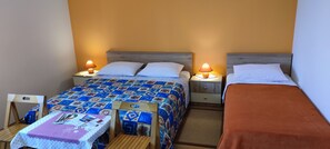 1 bedroom, free WiFi, bed sheets - Apartment for 3 people near beach, bike trails (Rovinj)