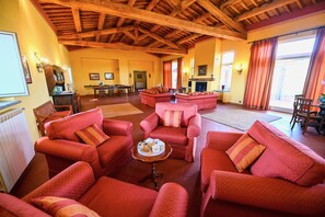 Fernseher, Kamin, DVD-Player, Tischtennisplatte