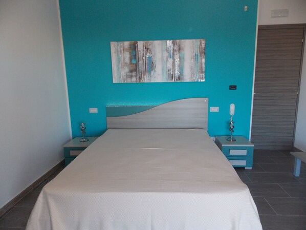 2 bedrooms, iron/ironing board, internet, bed sheets