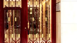 A hotel entrance with a red door and a metal gate. - COZY AND SUNNY PENTHOUSE IN THE HEART OF THE CITY (Alicante)