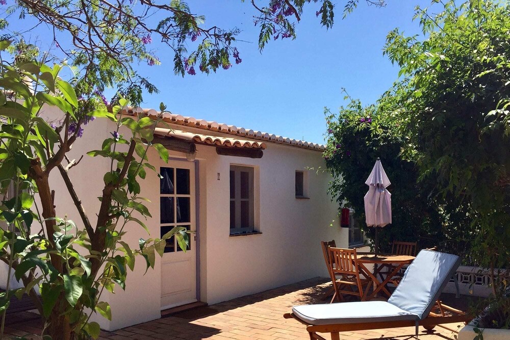 Spacious Family Cottage (max 5p) with Shared Pool