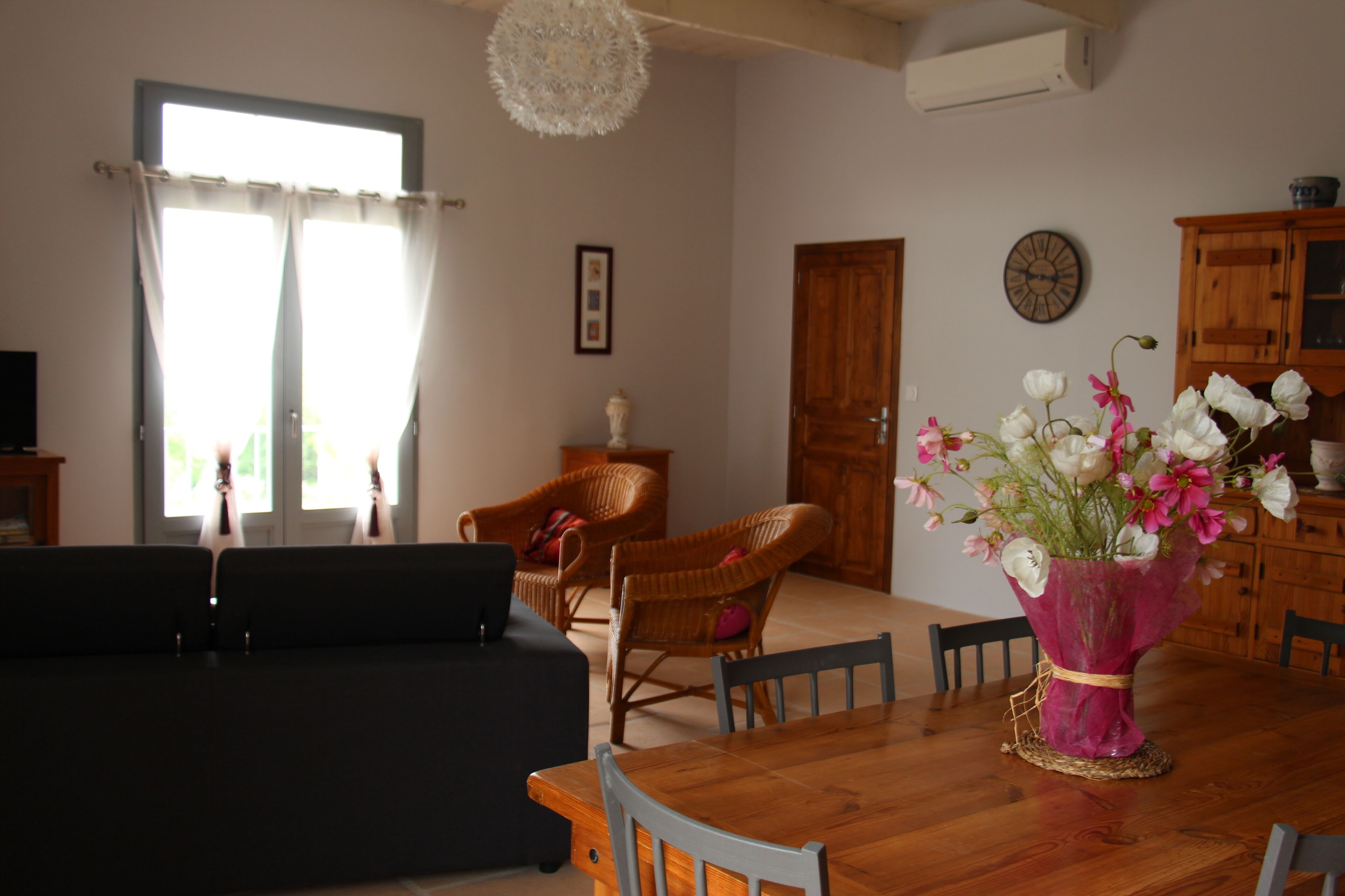 Charming cottage with XXL pool and river in horse farm