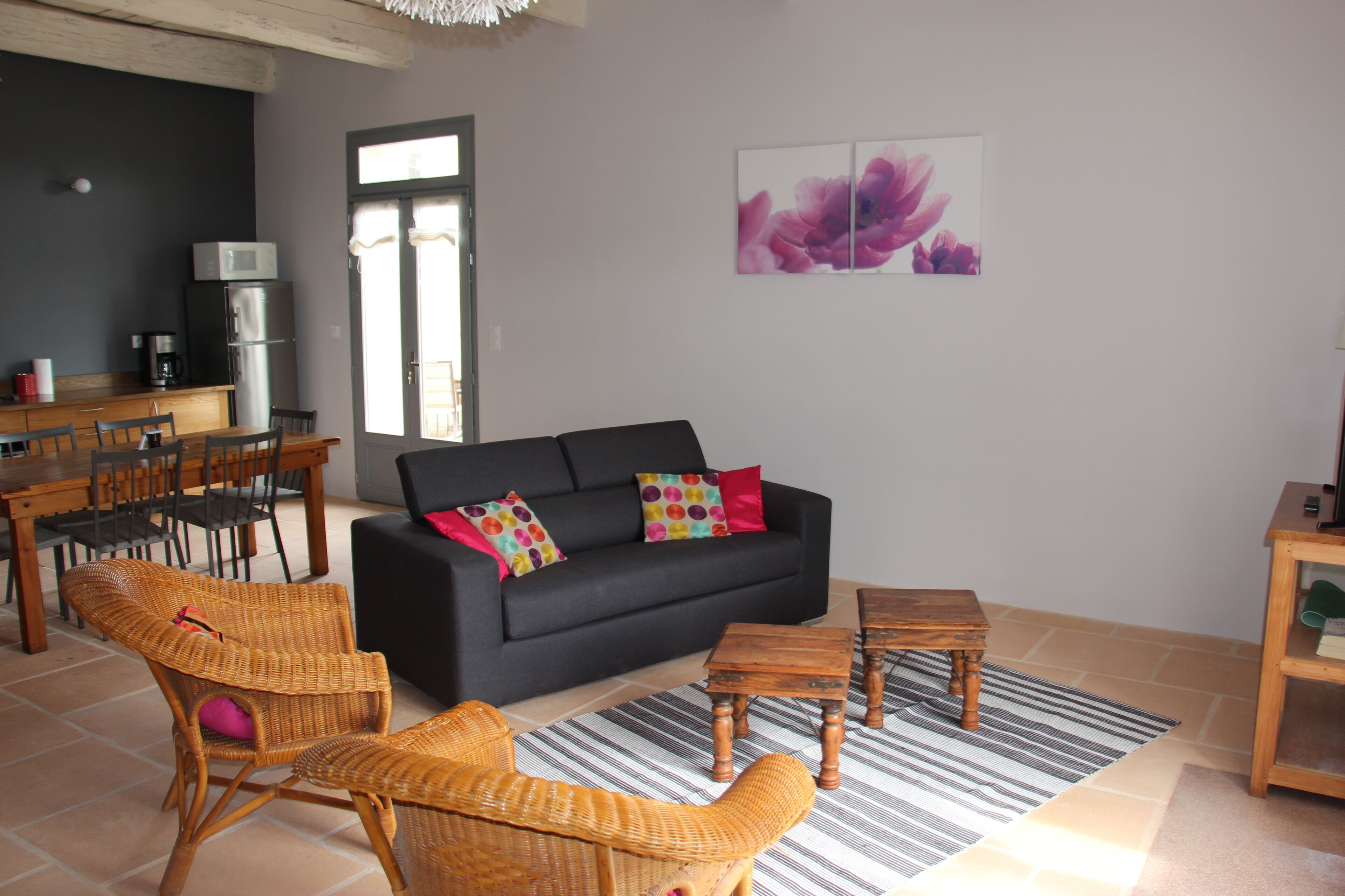 Charming cottage with XXL pool and river in horse farm