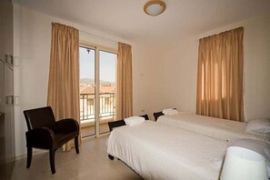 3 habitaciones, tabla de planchar con plancha y wifi gratis 
