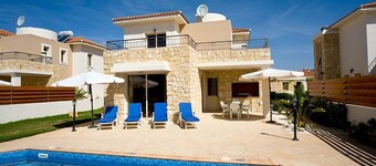 Villa Chrisanthi 300m from Coast Free