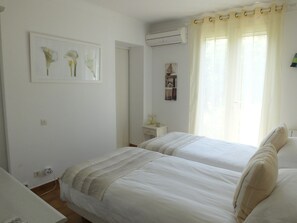 4 bedrooms, desk, iron/ironing board, free WiFi - La Casa Assolellada, Detached Villa in quiet location with private pool (Reynes)