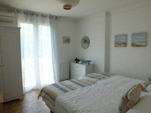 4 室のベッドルーム、デスク、アイロン / アイロン台、WiFi (無料)