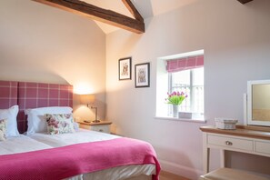 2 bedrooms, iron/ironing board, travel cot, WiFi