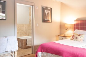 2 bedrooms, iron/ironing board, travel cot, WiFi - Luxury self-catered cottage set in the heart of North Yorkshire (Brearton)