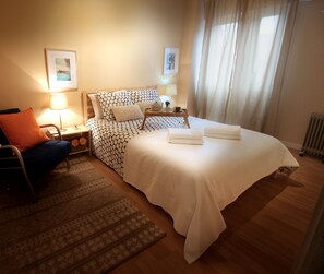 2 soverom, strykejern/-brett, internettilgang og sengetøy