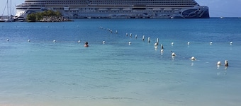 I castelli di sabbia offrono accesso diretto alla spiaggia di turtle bay, terrazza solarium, piscina all'aperto