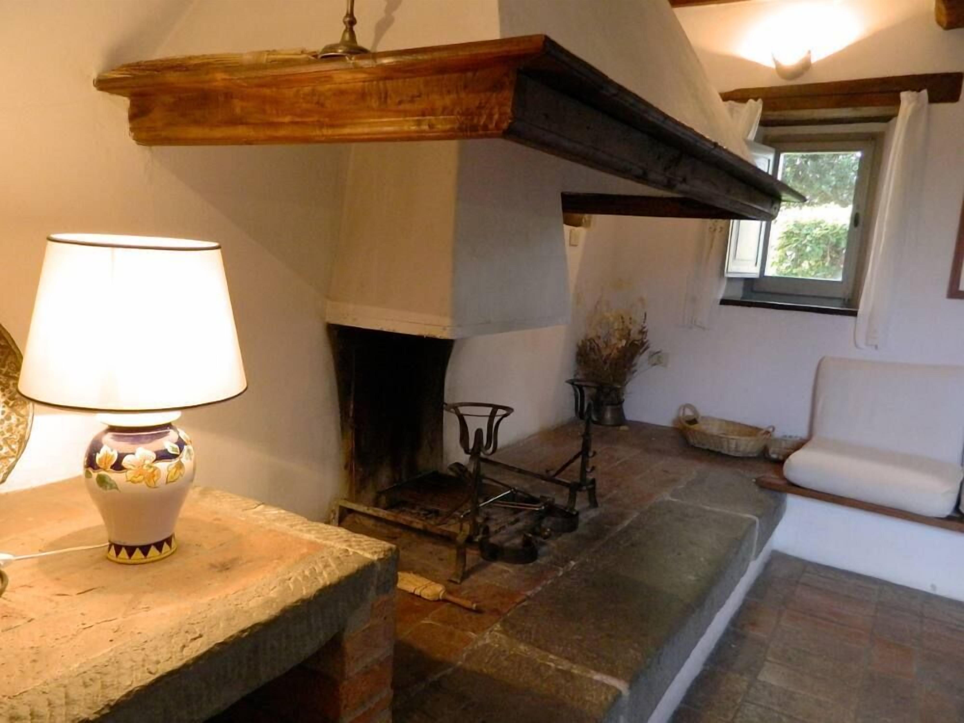 A farmhouse typical of the Tuscan country-houses 3