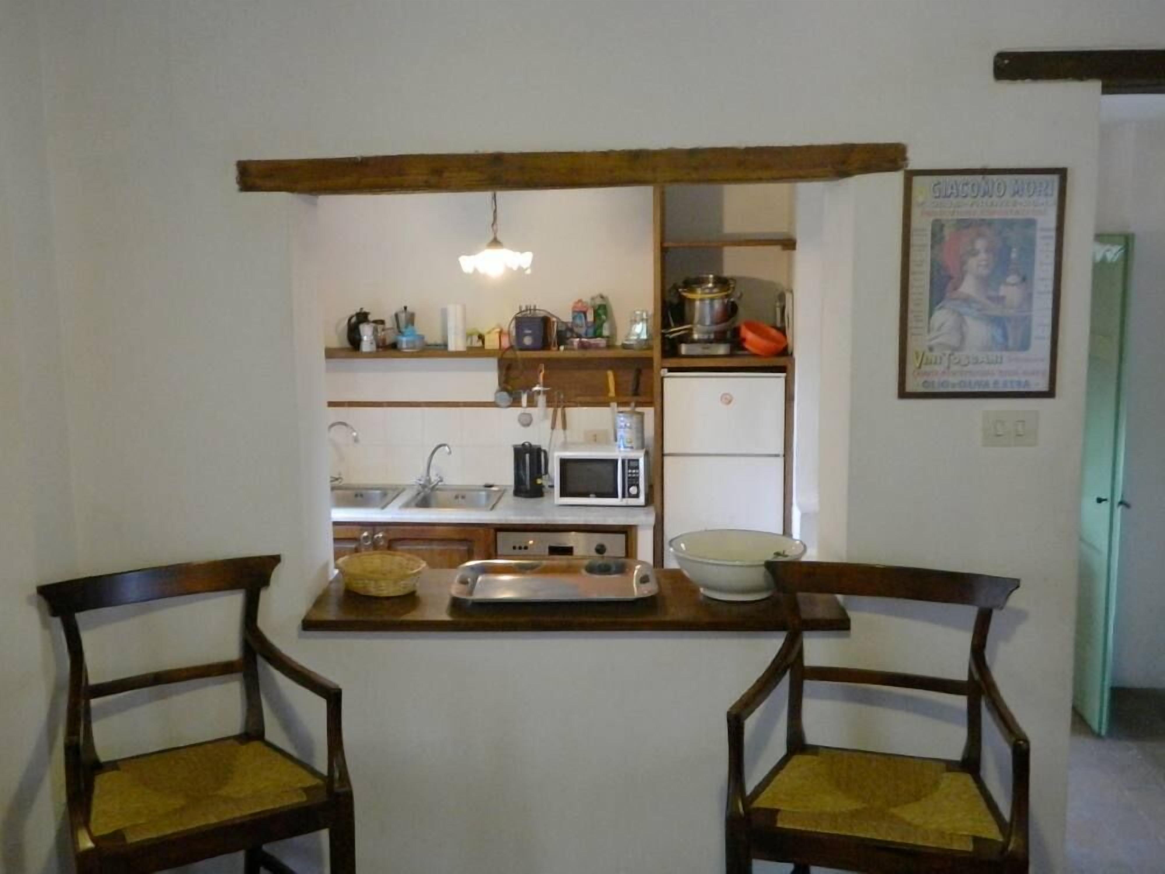 A farmhouse typical of the Tuscan country-houses 3