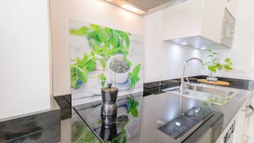 Fridge, microwave, oven, stovetop