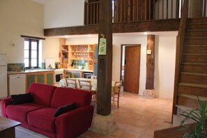 Fernseher, Kamin, DVD-Player, Tischtennisplatte