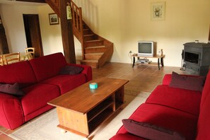 Fernseher, Kamin, DVD-Player, Tischtennisplatte